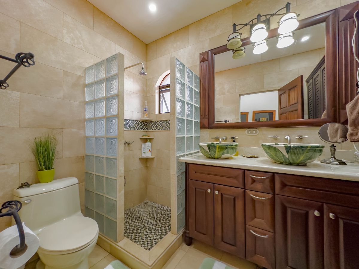 4 bed Single Family Homes For Sale in Playas Del Coco, Guanacaste - thumb 12