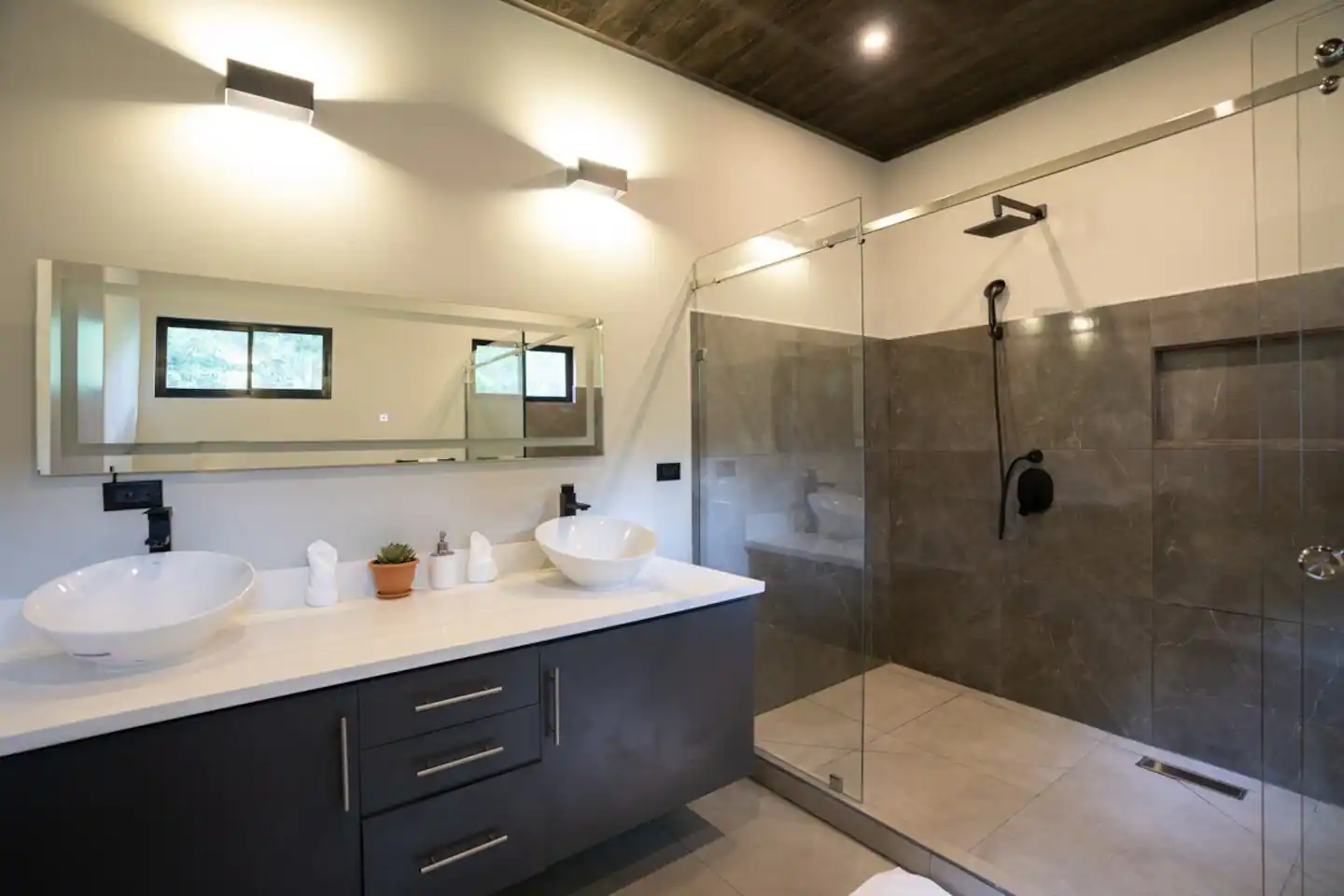 7 bed Single Family Homes For Sale in Jaco, Puntarenas - thumb 12