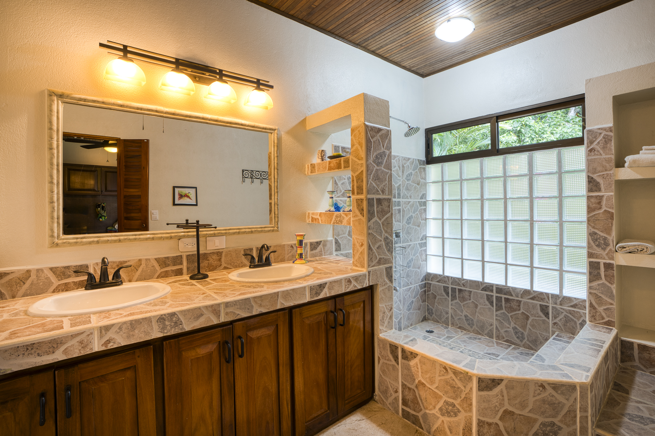 4 bed Single Family Homes For Sale in Ojochal, Puntarenas - thumb 17