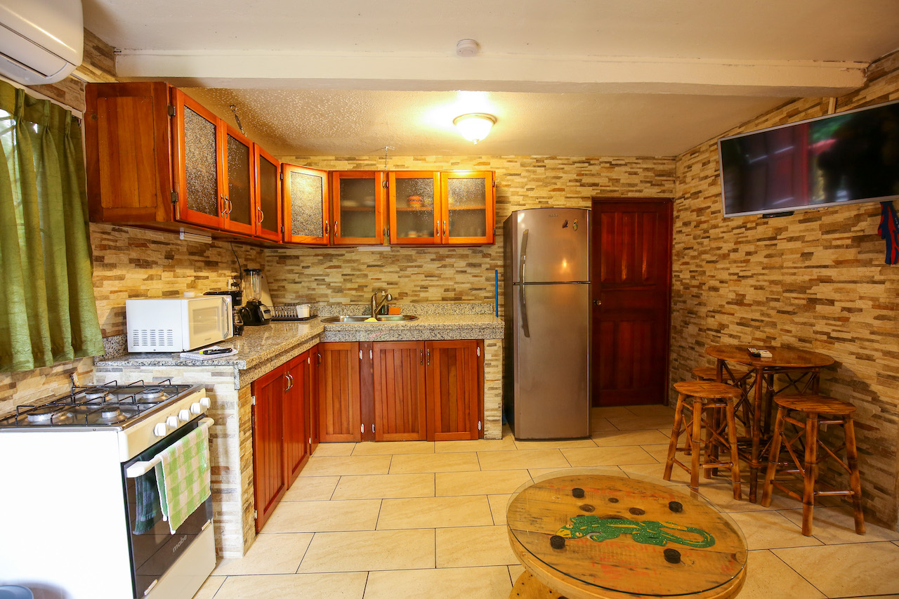 3 bed Single Family Homes For Sale in Manuel Antonio, Puntarenas - thumb 8