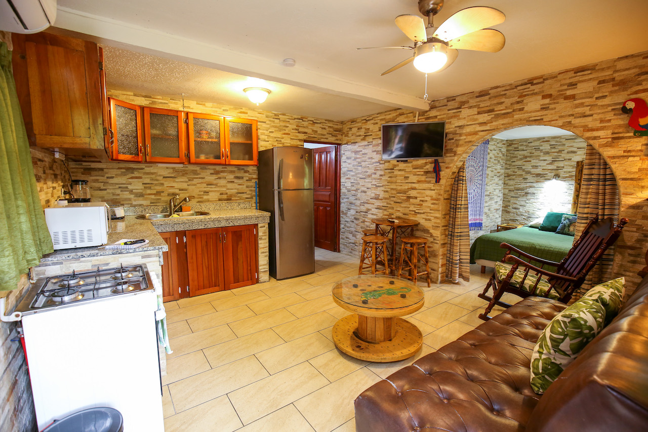 3 bed Single Family Homes For Sale in Manuel Antonio, Puntarenas - thumb 9