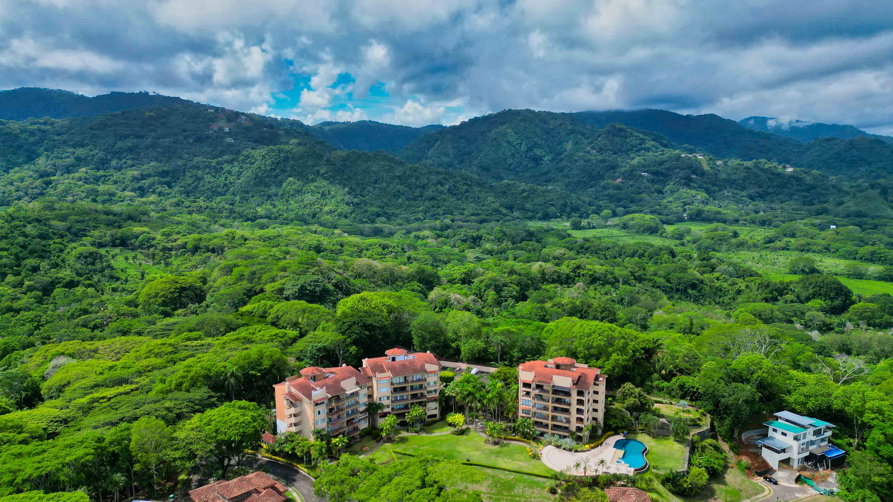 2 bed Condo For Sale in Jaco, Puntarenas - thumb 2
