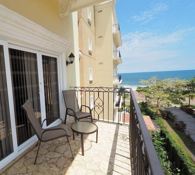 3 bed Condo For Sale in Jaco, Puntarenas - thumb 4