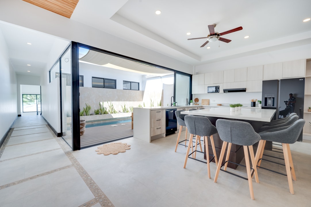 4 bed Single Family Homes For Sale in Tamarindo, Guanacaste - thumb 2