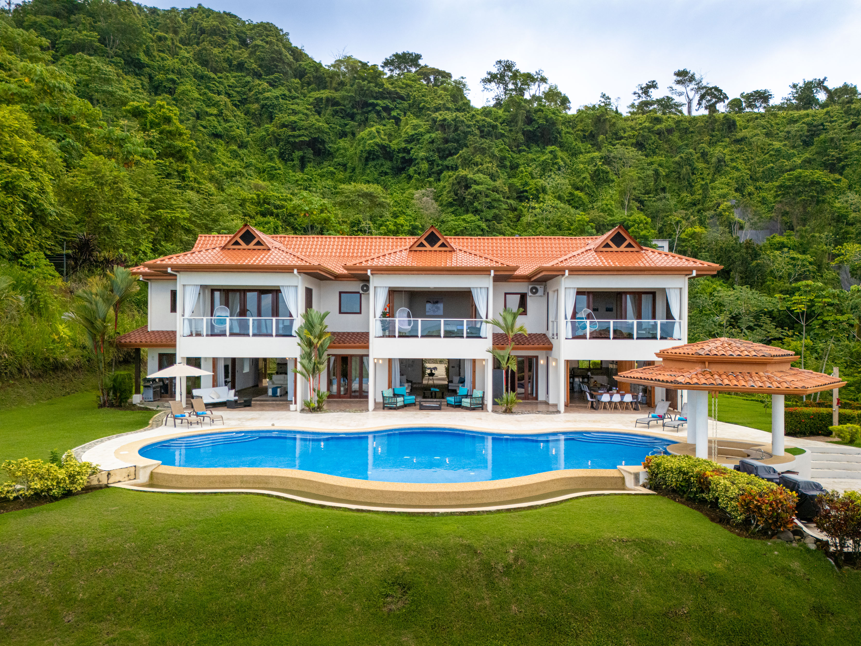 6 bed Single Family Homes For Sale in Ojochal, Puntarenas - thumb 1