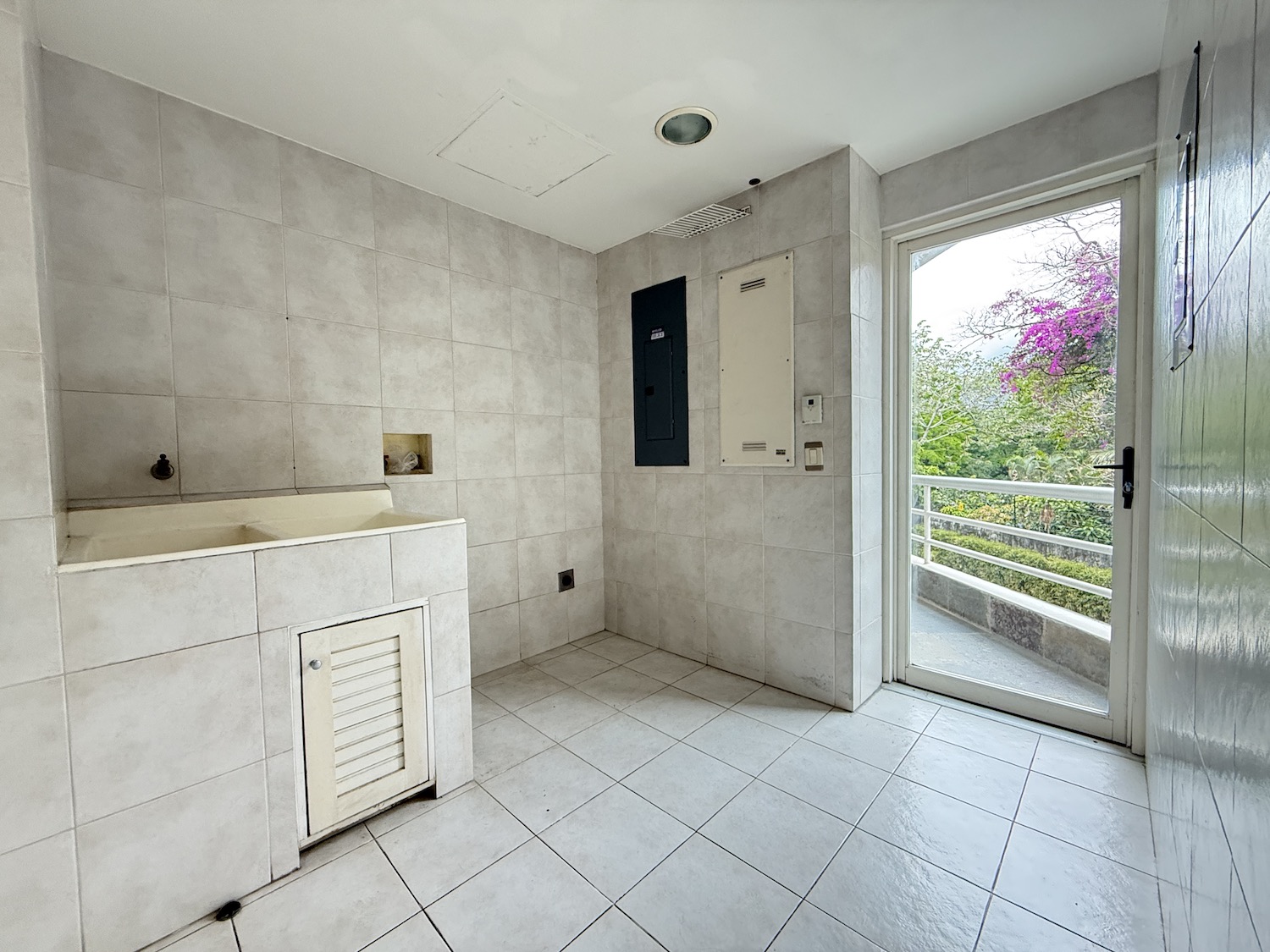 3 bed Apartment For Sale in Jaboncillo, San Jose - thumb 28