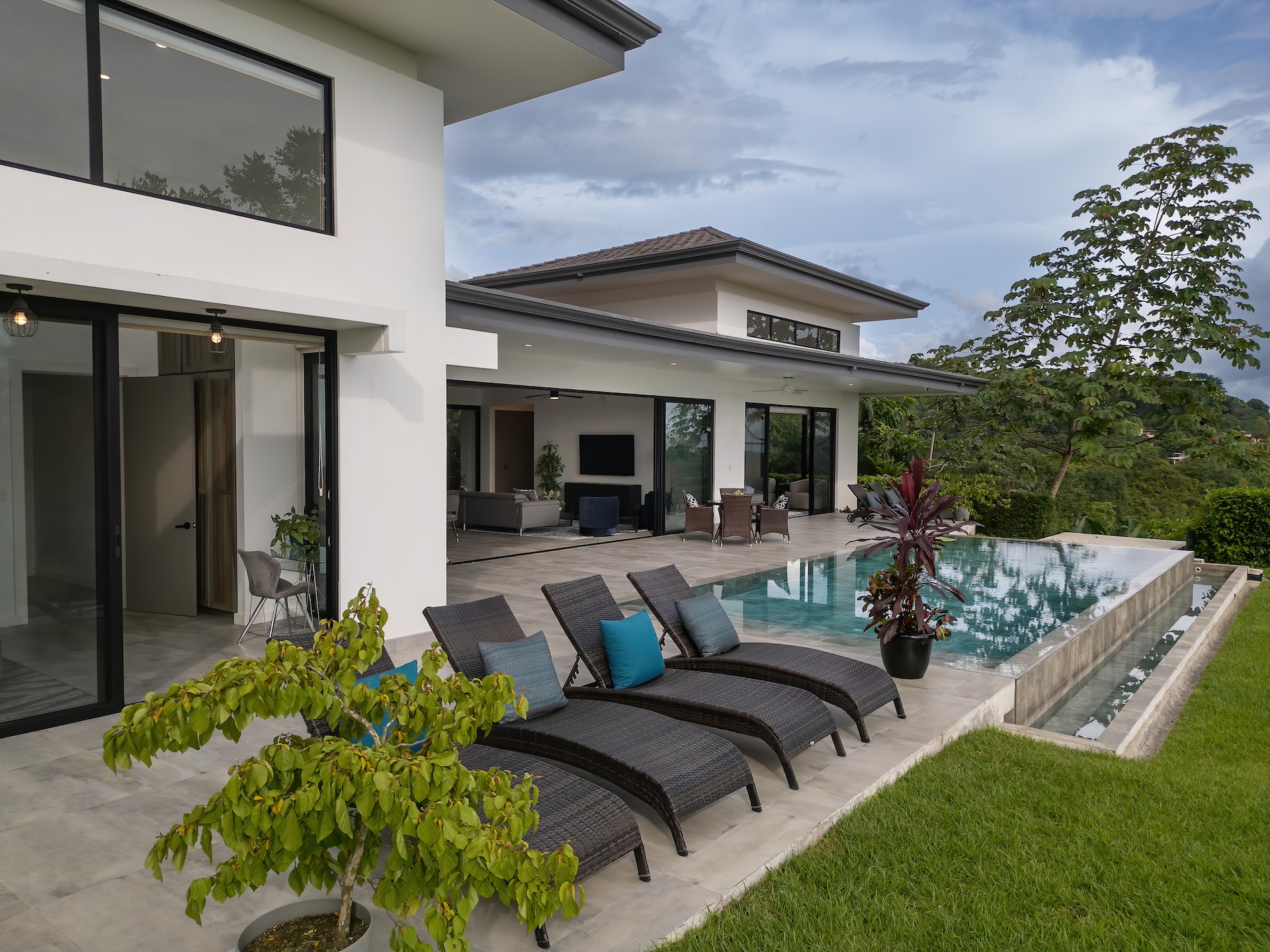 4 bed Single Family Homes For Sale in Ojochal, Puntarenas - thumb 3