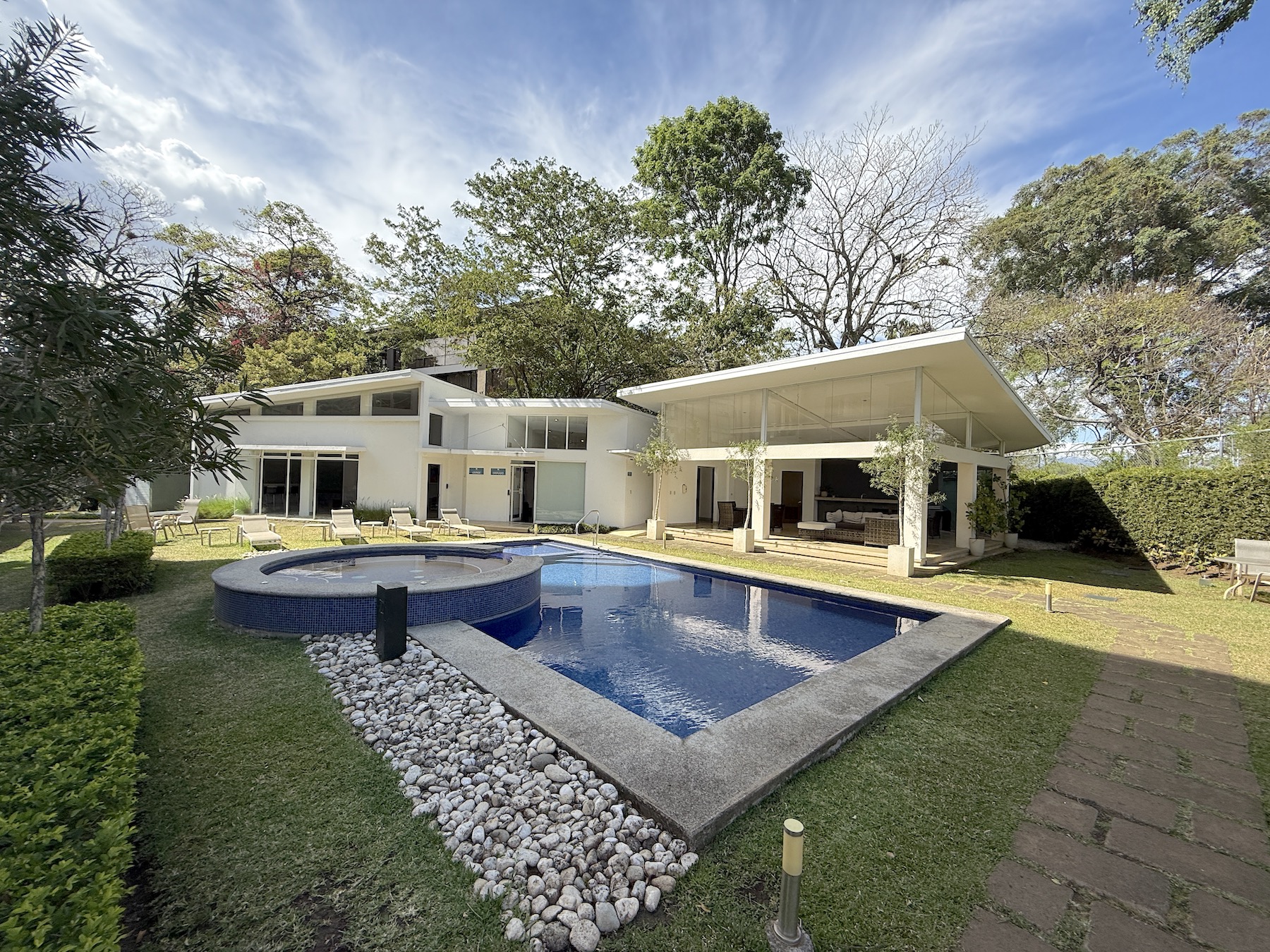 3 bed Apartment For Rent in Escazu, San Jose - thumb 3