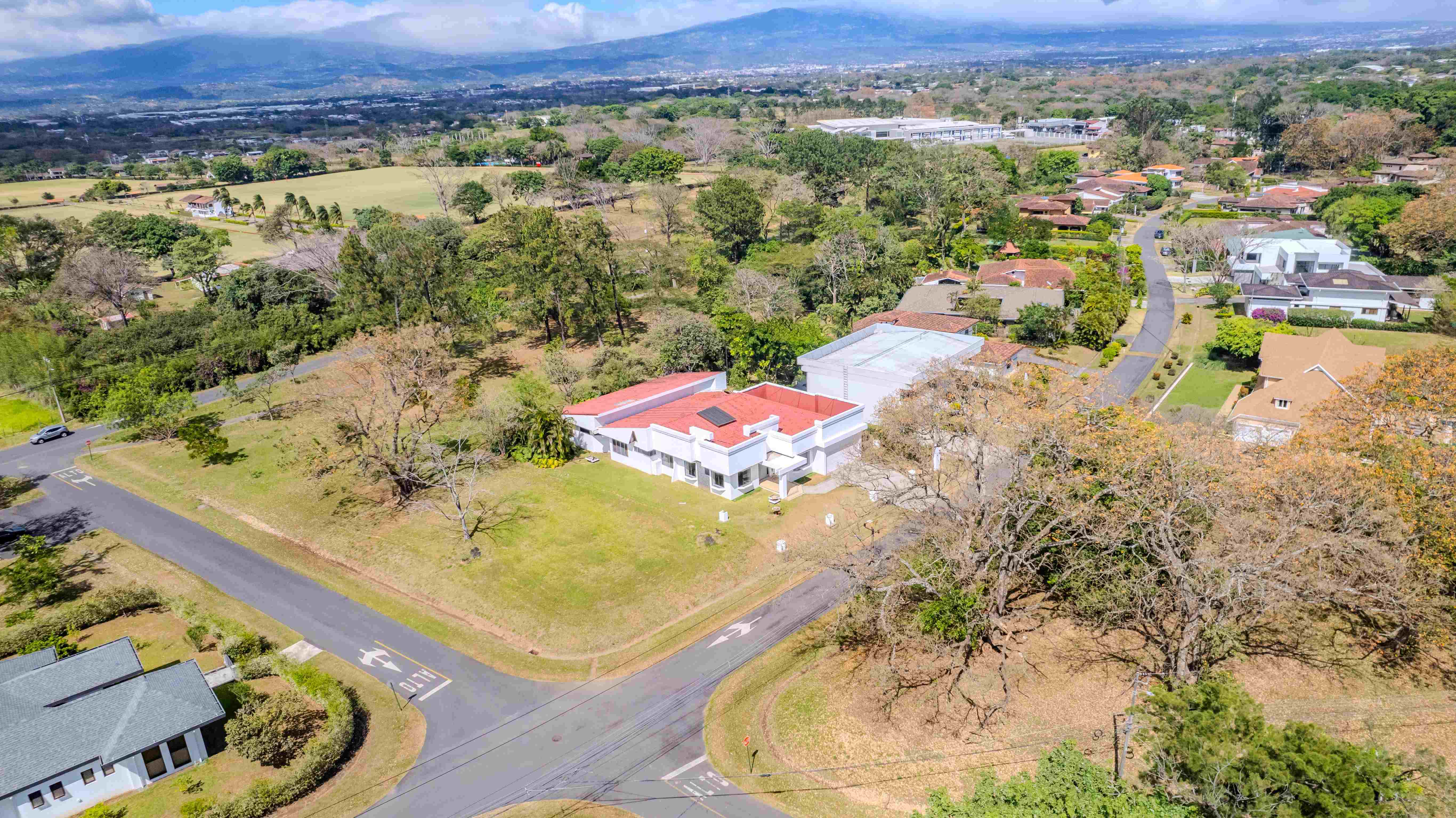 4 bed Single Family Homes For Sale in La Guacima, Alajuela - thumb 16