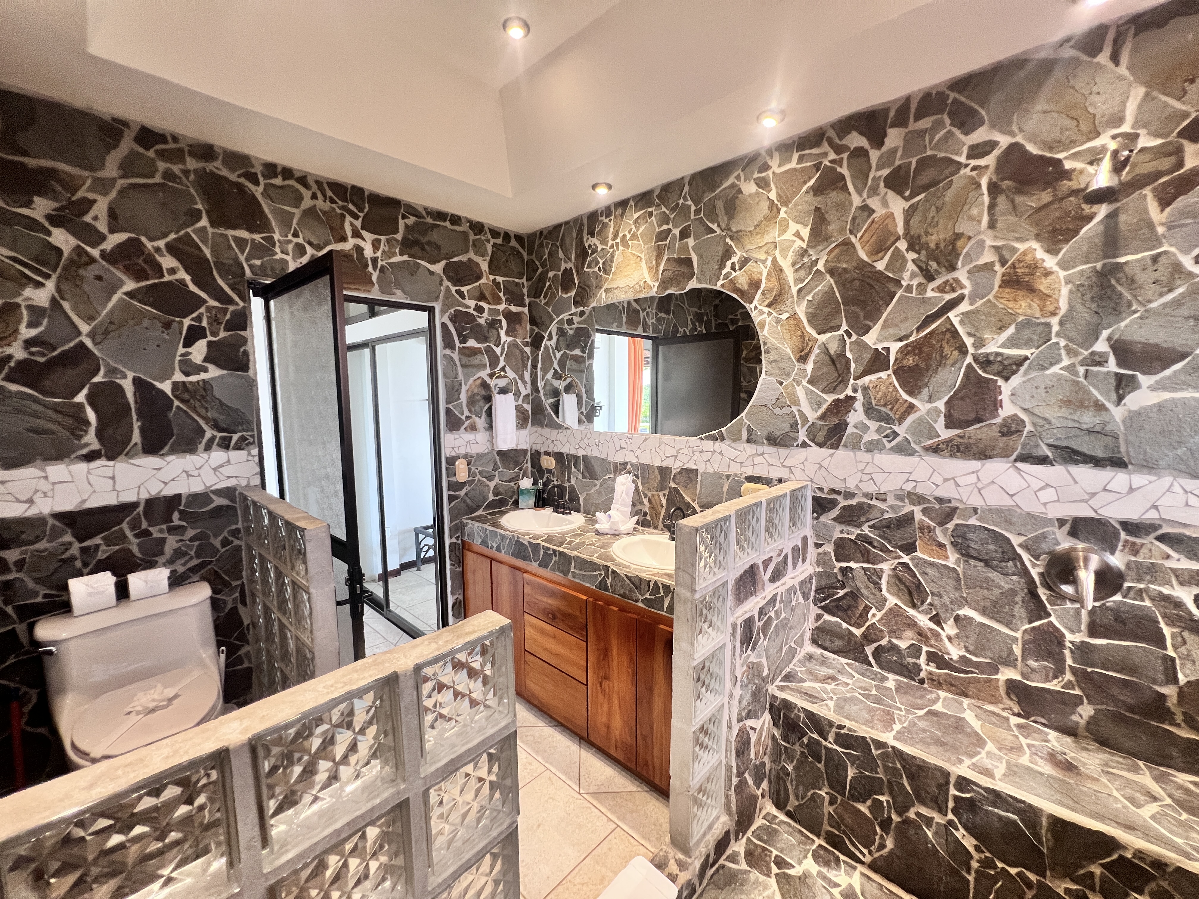 5 bed Single Family Homes For Sale in Manuel Antonio, Puntarenas - thumb 19
