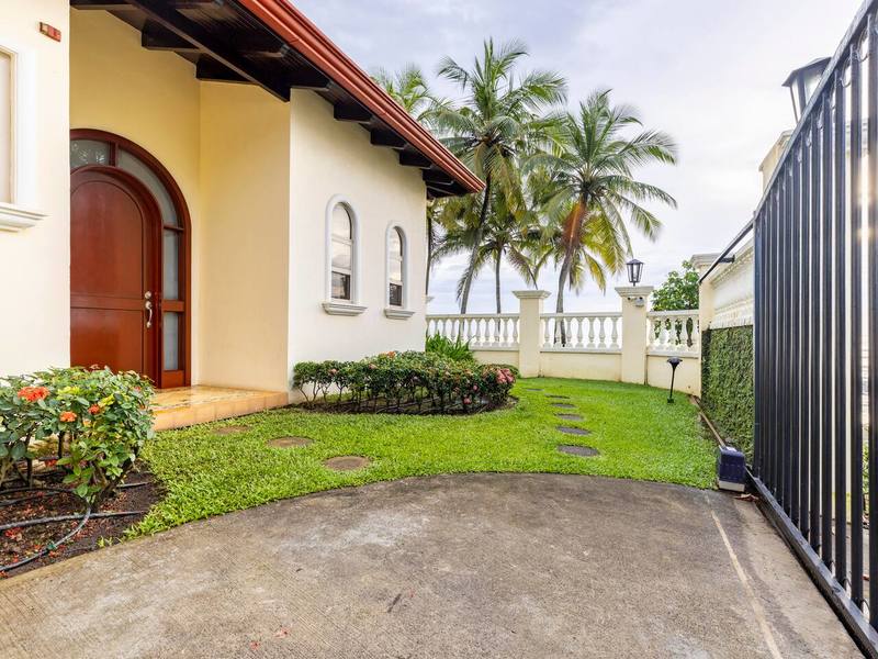 3 bed Single Family Homes For Sale in Jaco, Puntarenas - photo 7