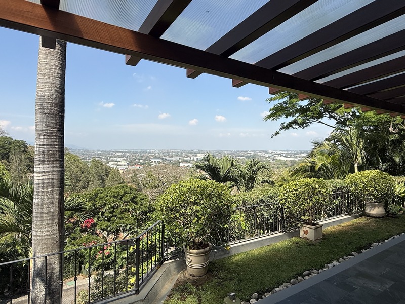 5 bed Single Family Homes For Sale in Santa Ana, San Jose - 1