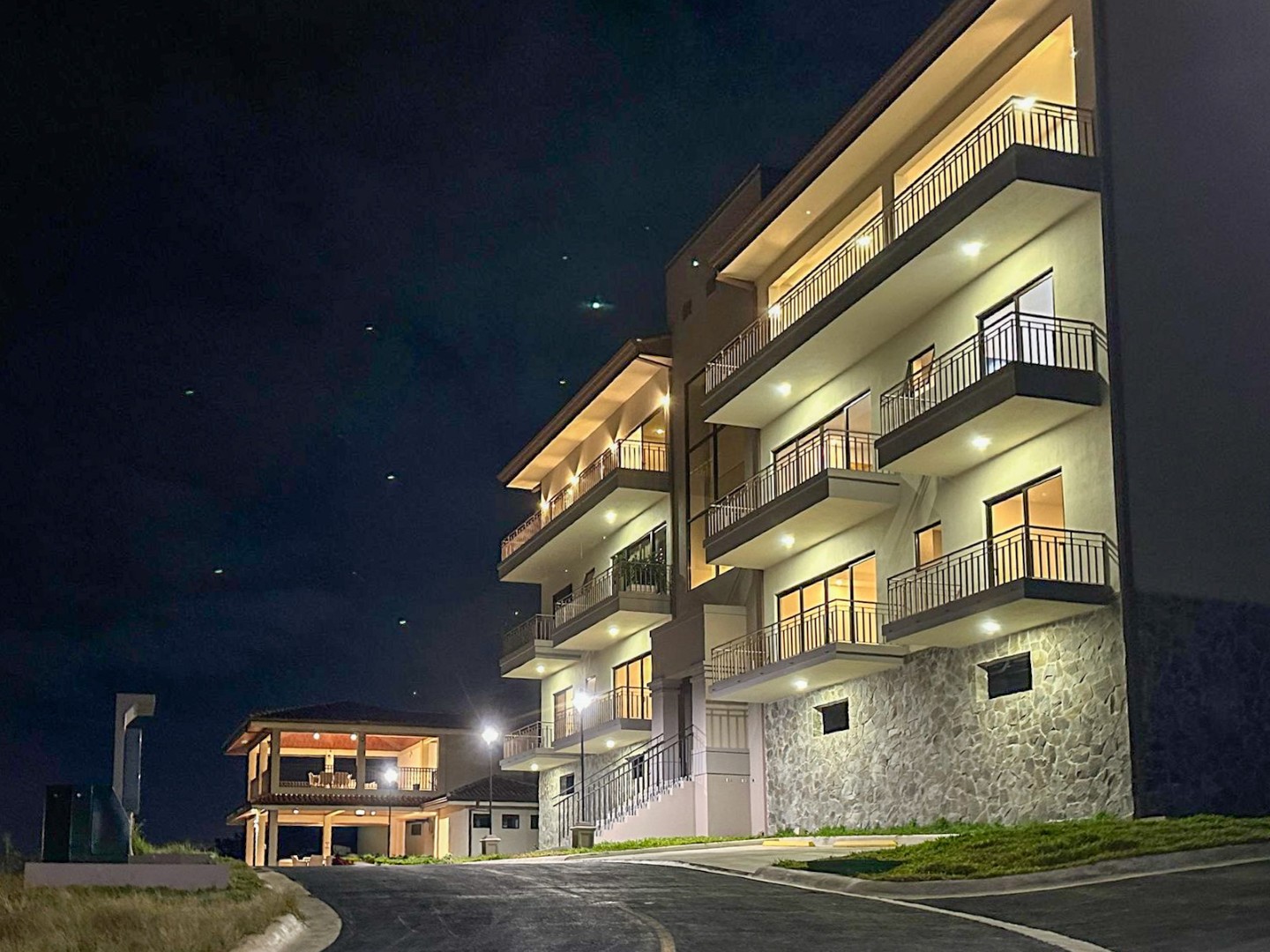 3 bed Apartment For Sale in Santa Ana, San Jose - thumb 2