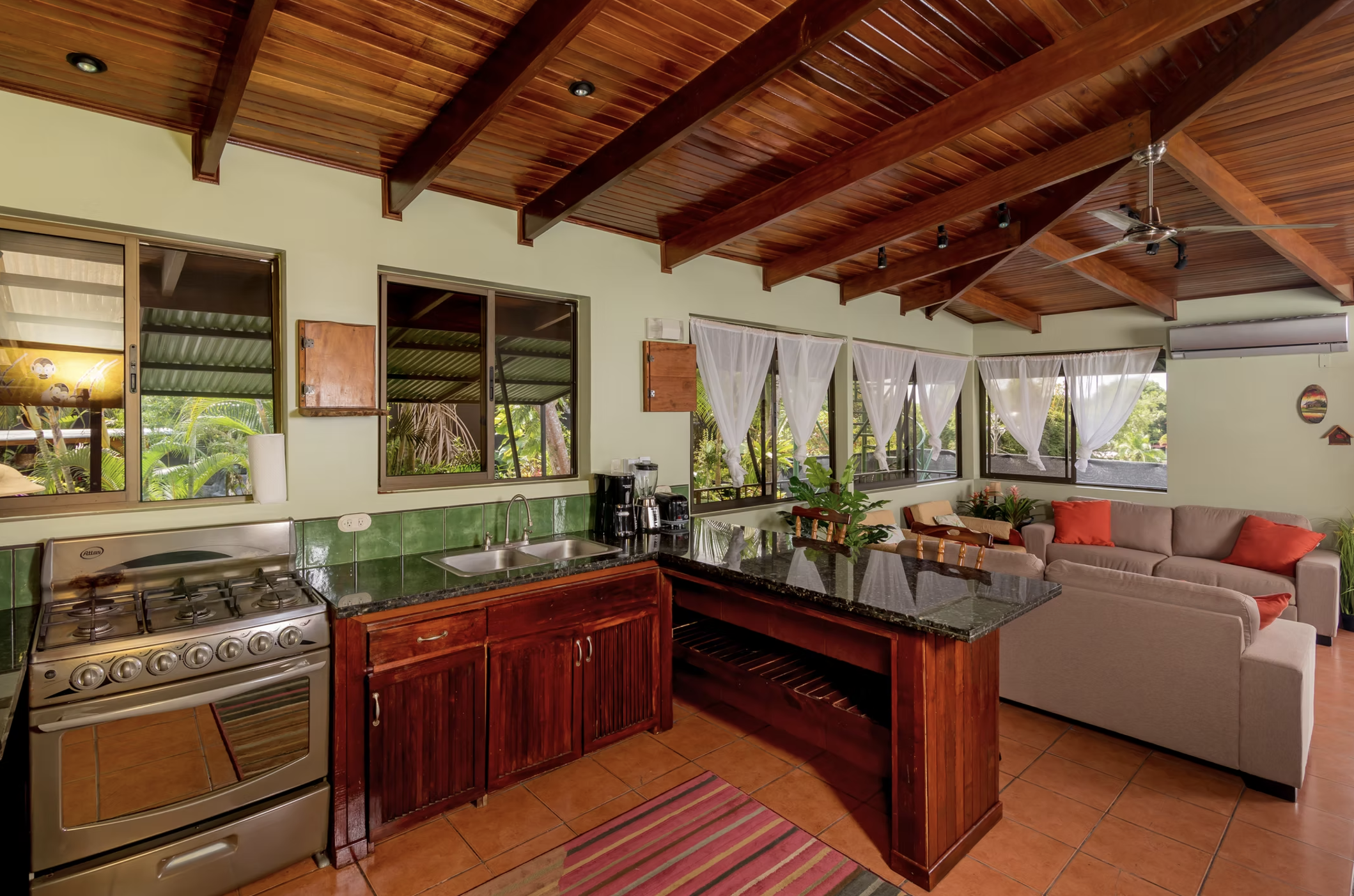 7 bed Hotel / Leisure For Sale in Manuel Antonio, Puntarenas - thumb 5