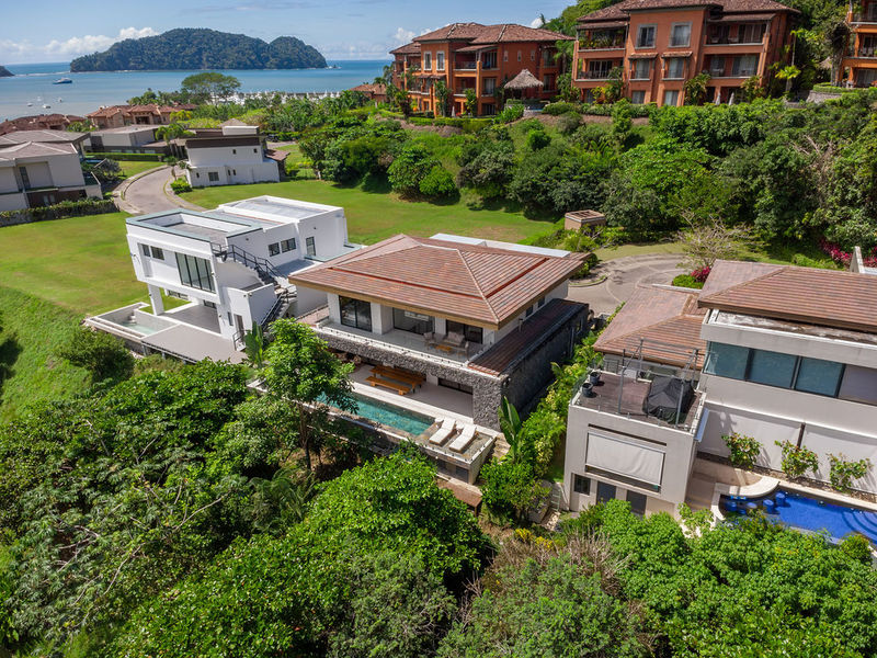 6 bed Single Family Homes For Sale in Herradura, Puntarenas - 1
