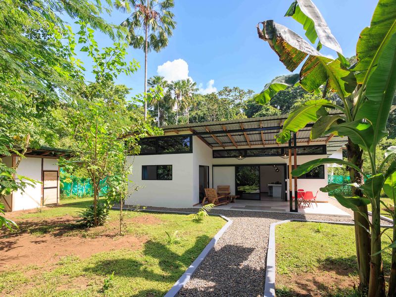 2 bed Single Family Homes For Sale in Cahuita, Limón - 1