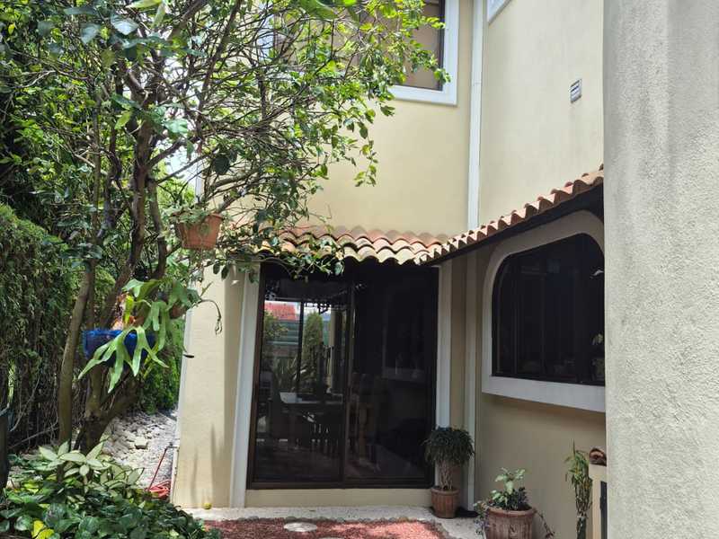 4 bed Single Family Homes For Sale in Coronado, San Jose - 1