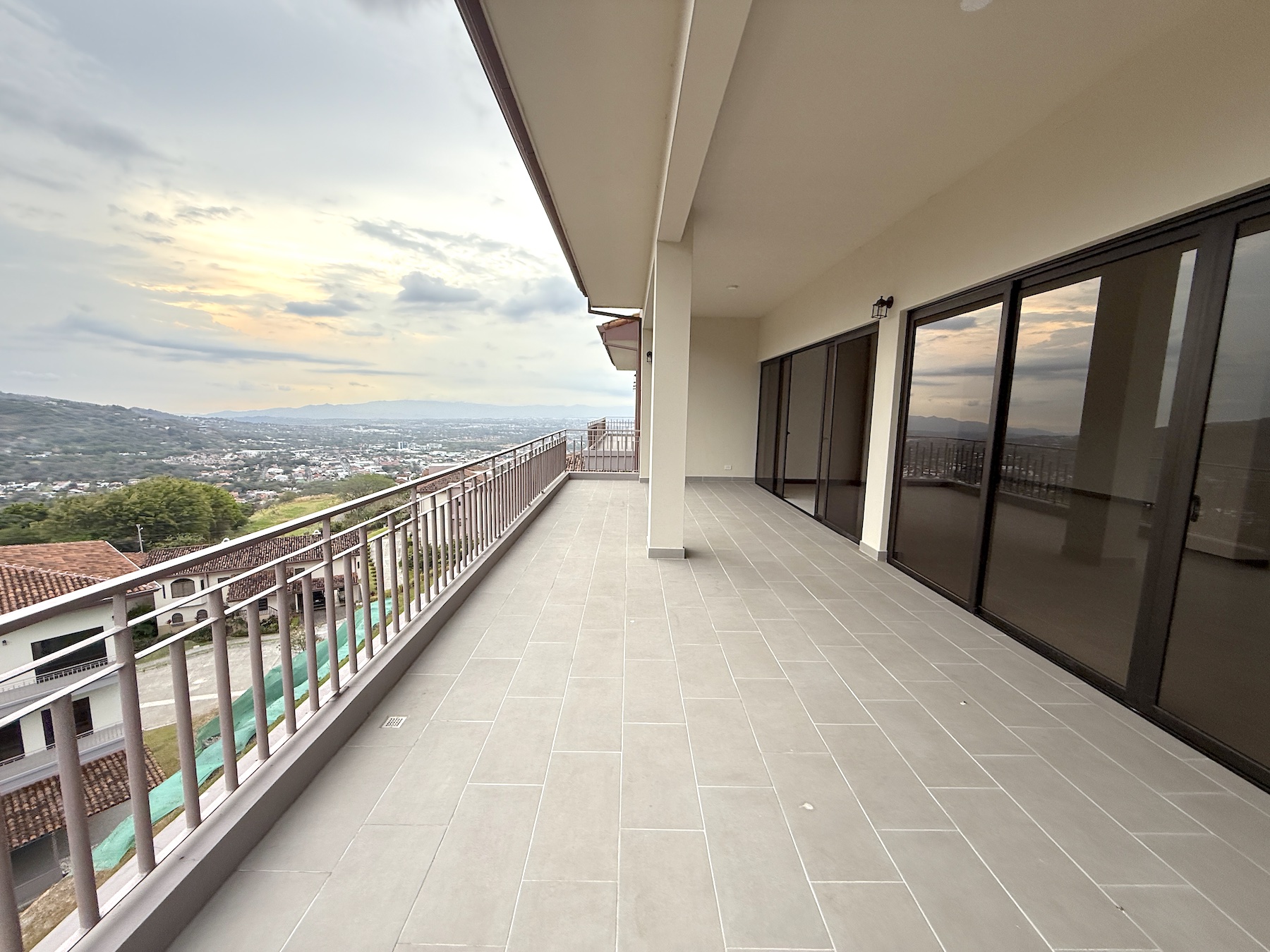 3 bed Apartment For Sale in Santa Ana, San Jose - thumb 1