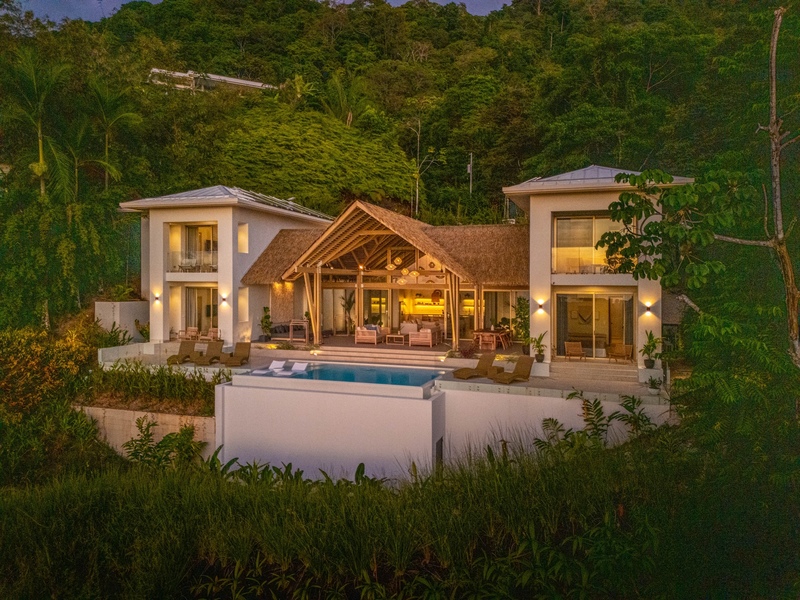 7 bed Single Family Homes For Sale in Dominical, Puntarenas - photo 2