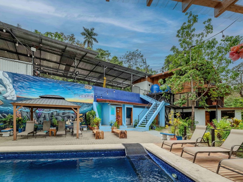 7 bed Hotel / Leisure For Sale in Quepos, Puntarenas - 1