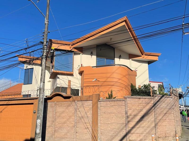 3 bed Single Family Homes For Sale in Guadalupe, San Jose - 1