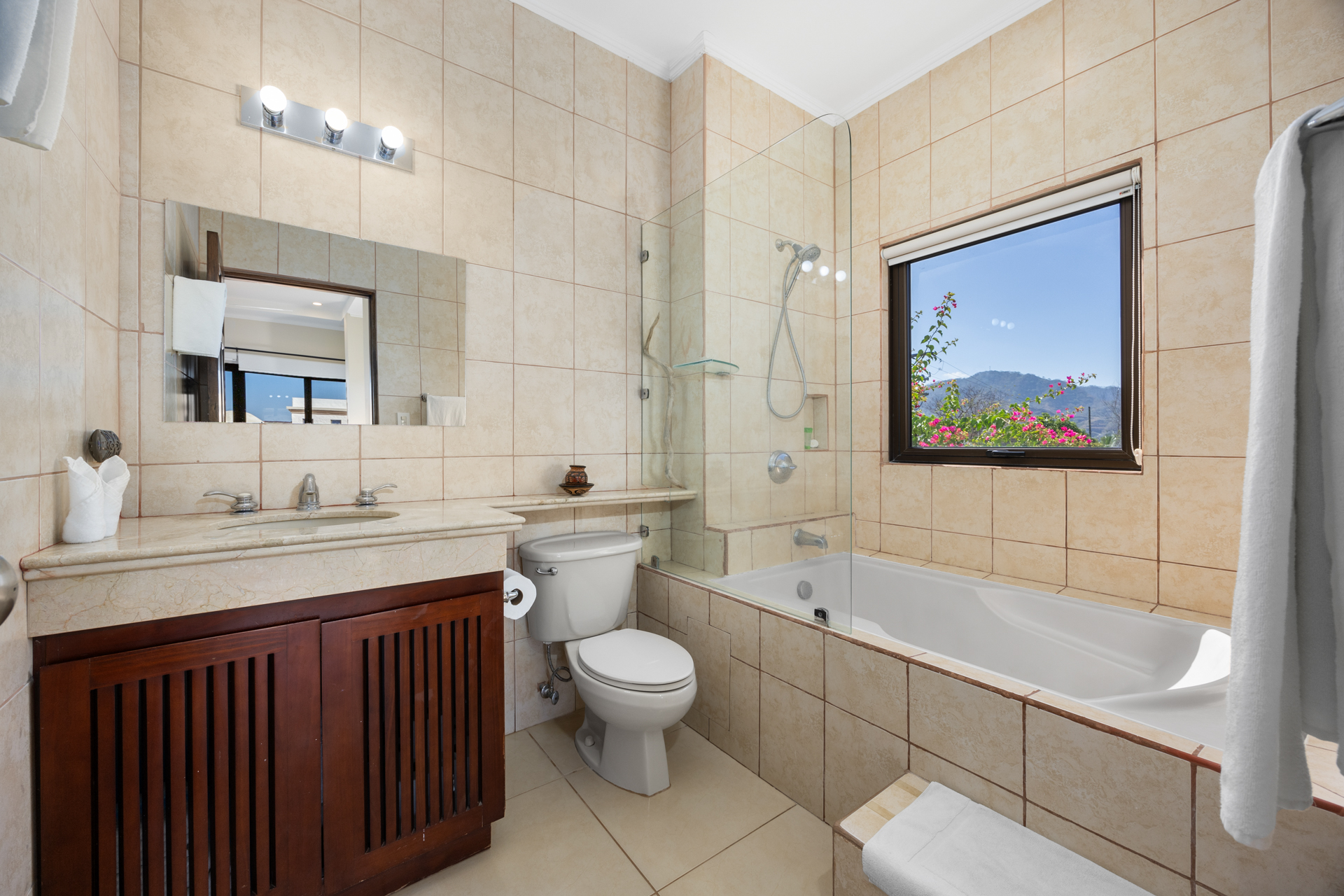 2 bed Condo For Sale in Playa Flamingo, Guanacaste - thumb 18