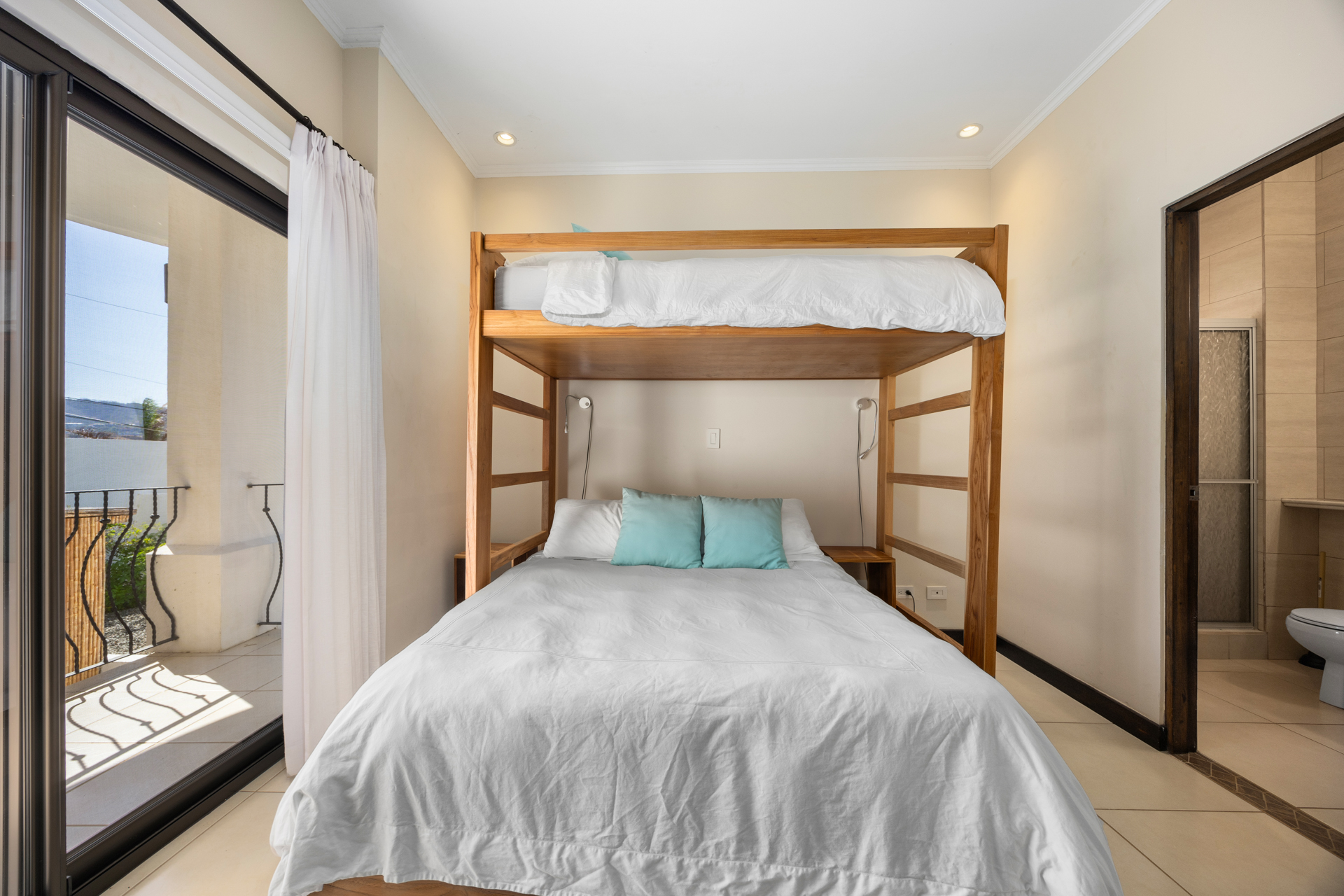 2 bed Condo For Sale in Playa Flamingo, Guanacaste - thumb 20