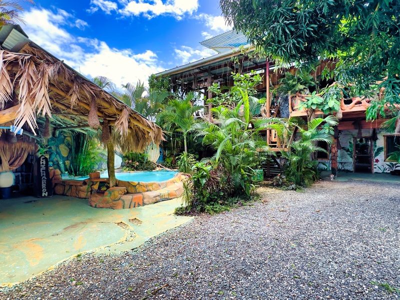 6 bed Hotel / Leisure For Sale in Cahuita, Limón - 1