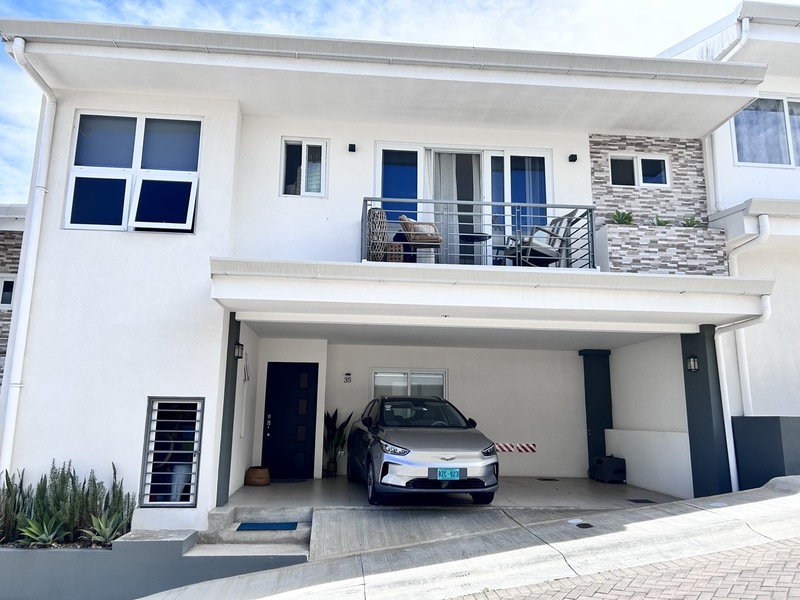 3 bed Single Family Homes For Sale in Santa Ana, San Jose - 1