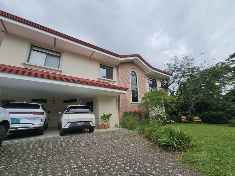 6 bed Single Family Homes For Sale in Santa Ana, San Jose - 1