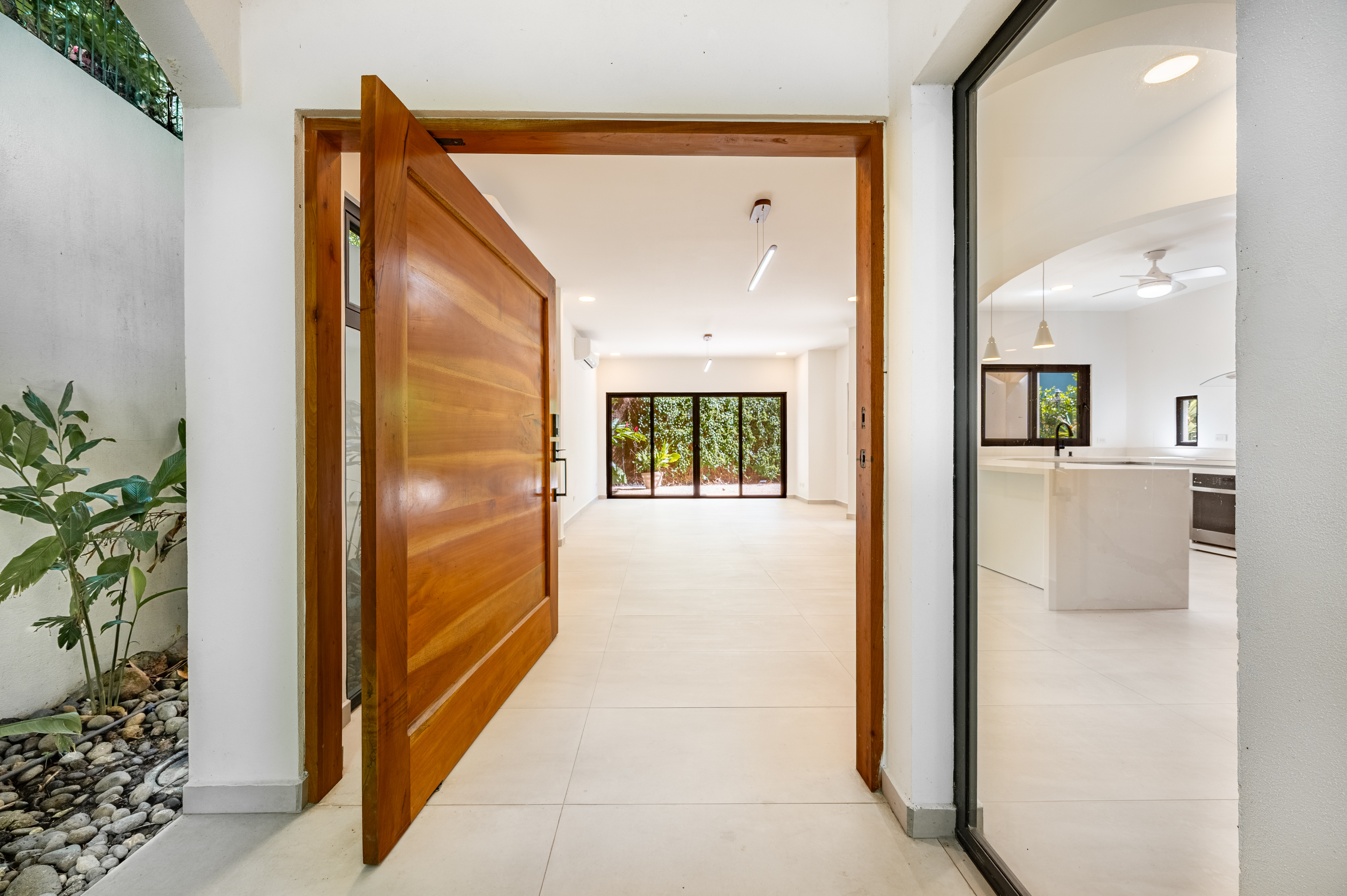 4 bed Single Family Homes For Sale in Playa Potrero, Guanacaste - thumb 4