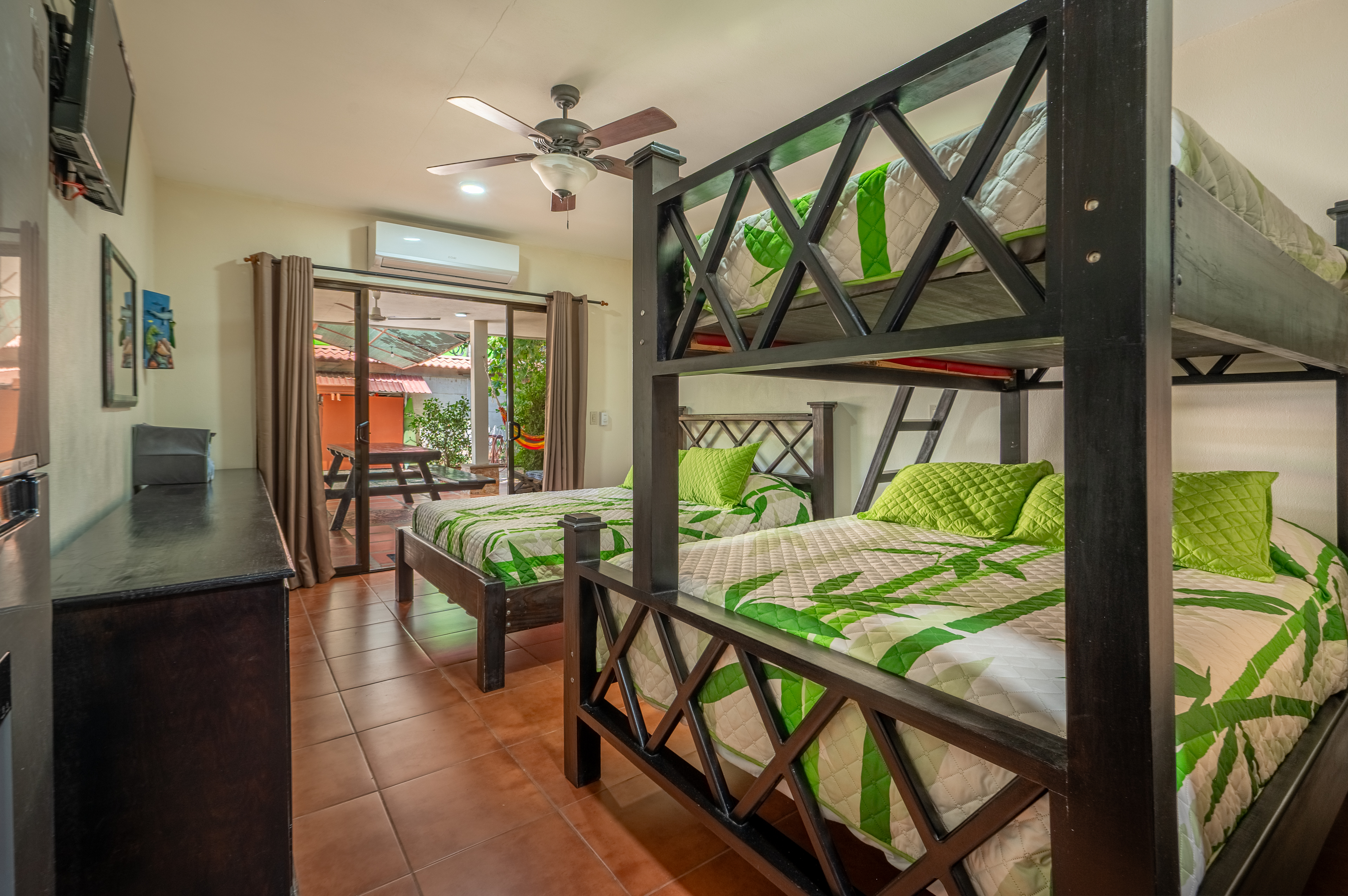 4 bed Single Family Homes For Sale in Tamarindo, Guanacaste - thumb 8