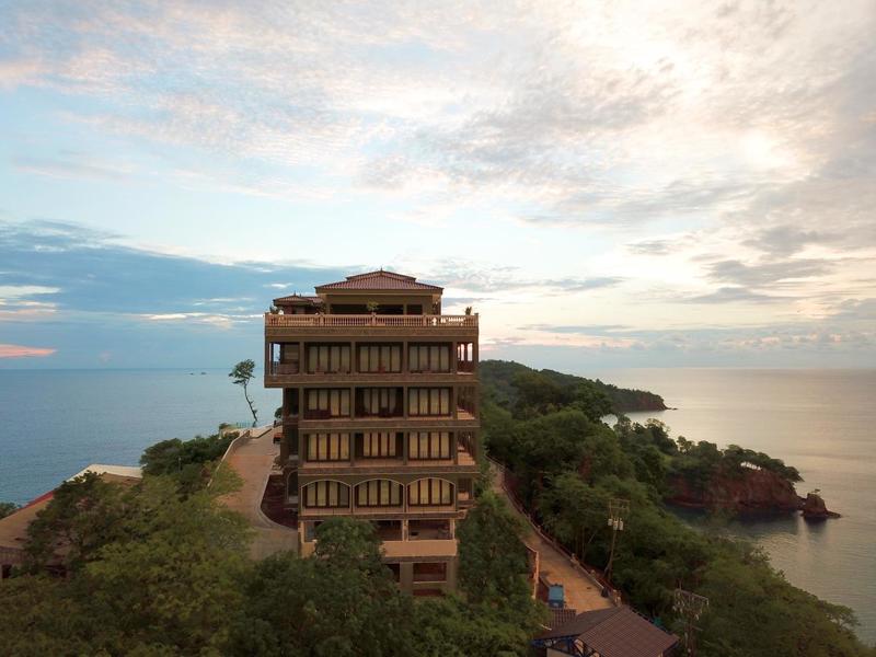 4 bed Condo For Sale in Playa Flamingo, Guanacaste - 1