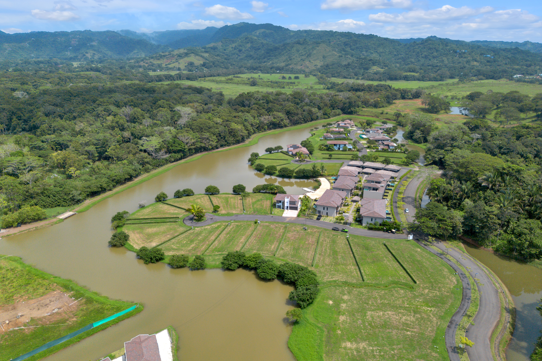 4 bed Single Family Homes For Sale in Playa Hermosa, Puntarenas - thumb 3