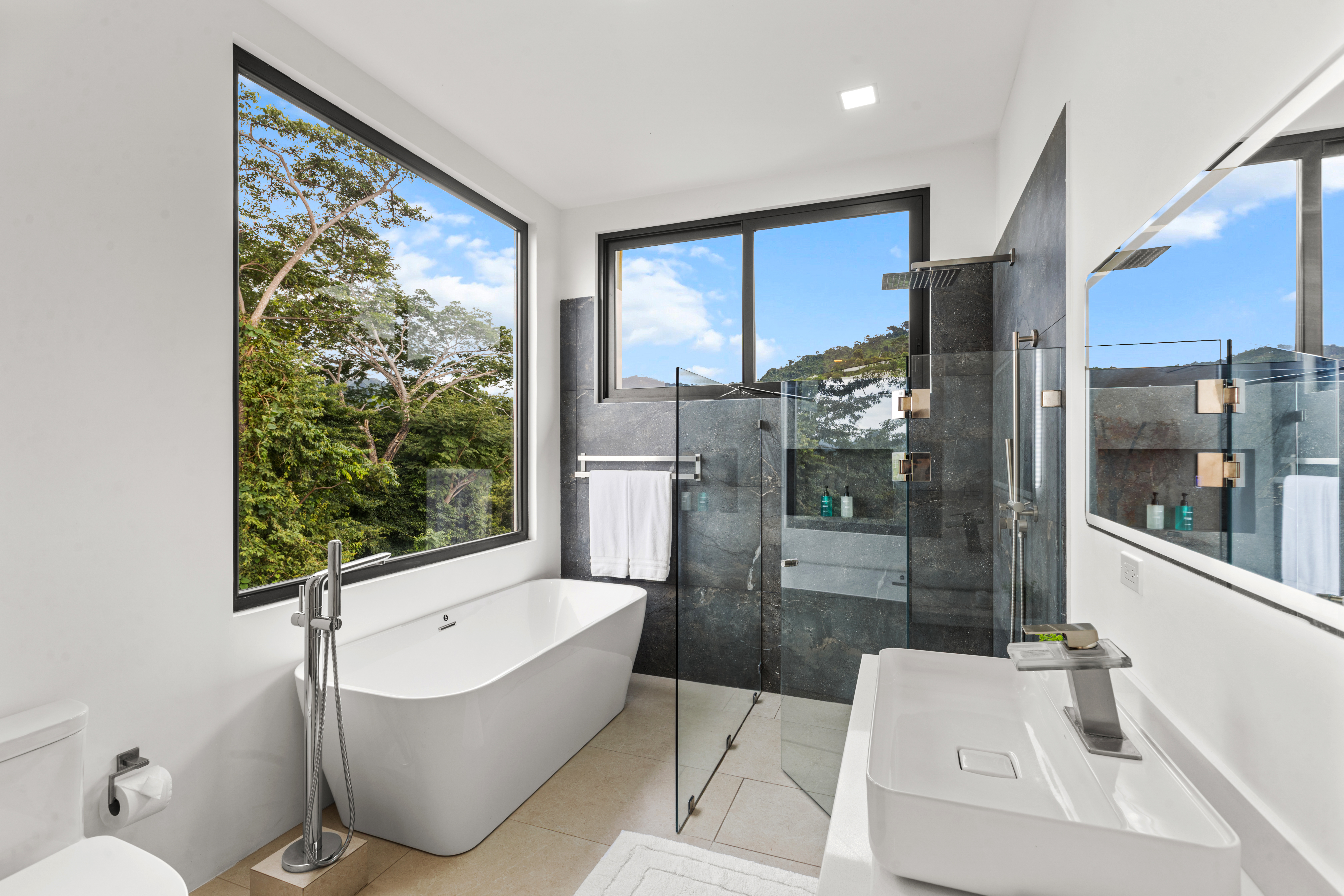 6 bed Single Family Homes For Sale in Tarcoles, Puntarenas - thumb 15