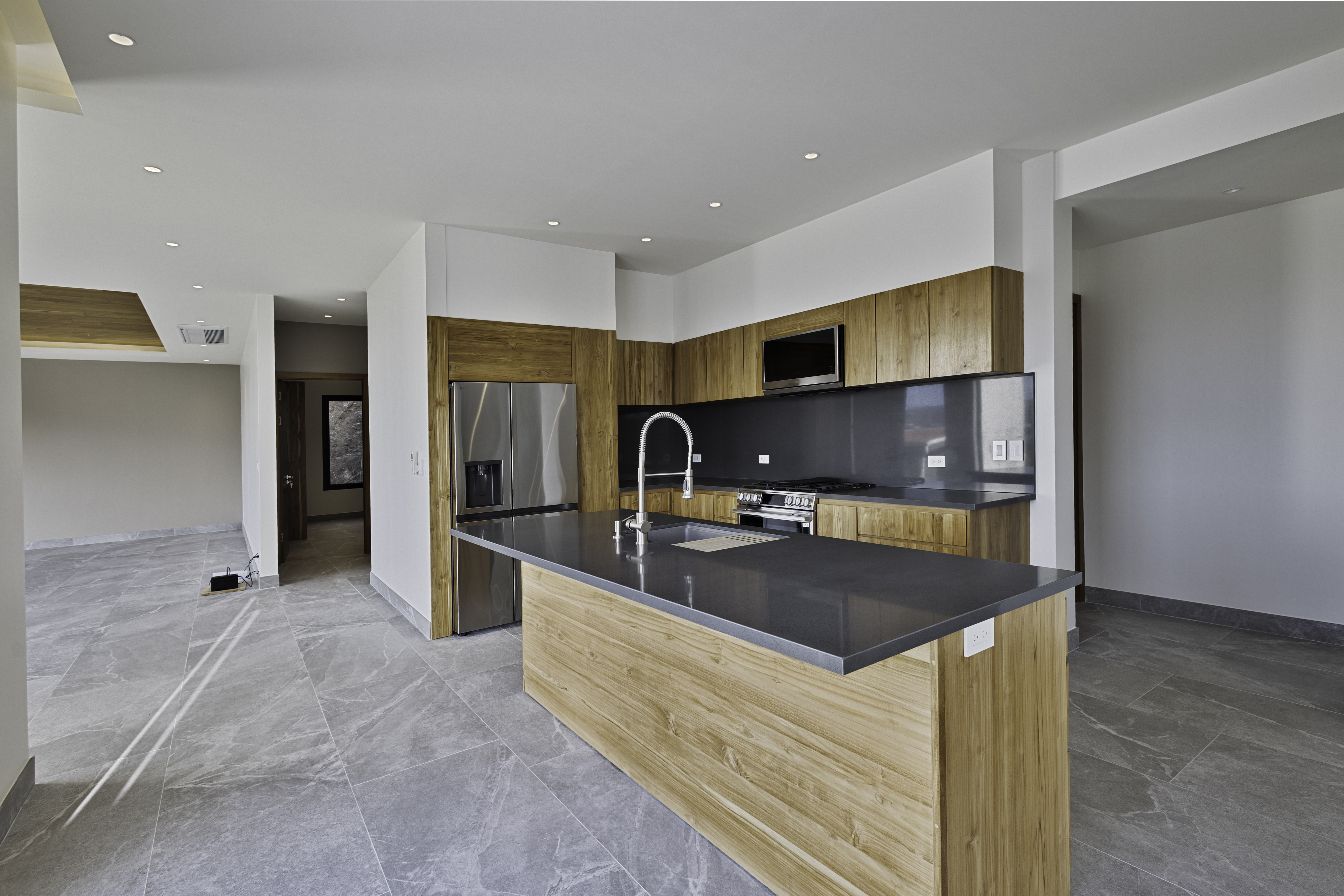 4 bed Single Family Homes For Sale in Playas Del Coco, Guanacaste - thumb 5