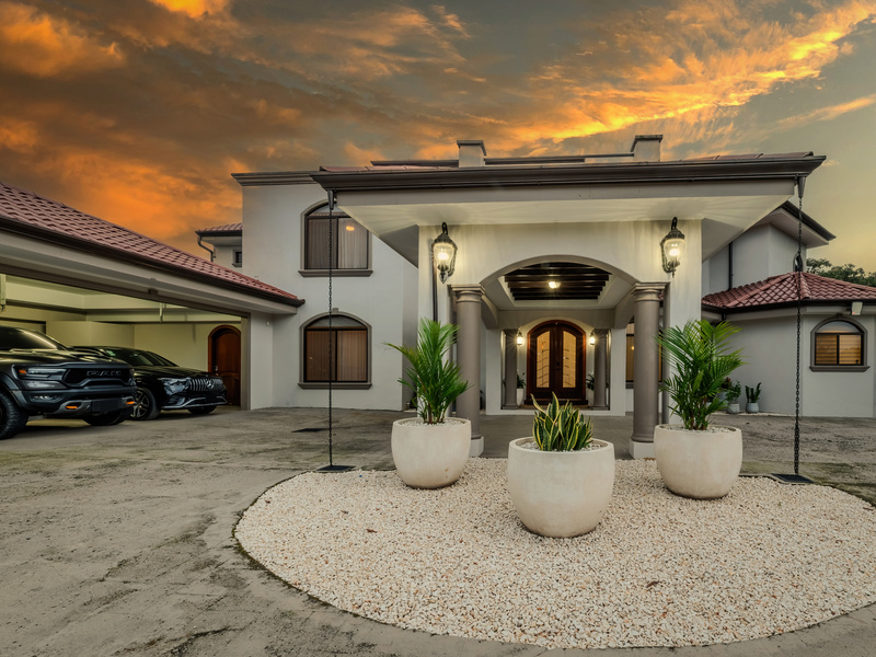 6 bed Single Family Homes For Sale in Perez Zeledon, San Jose - 1