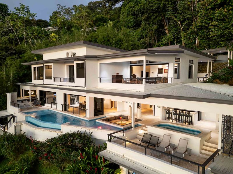6 bed Single Family Homes For Sale in Uvita, Puntarenas - 1