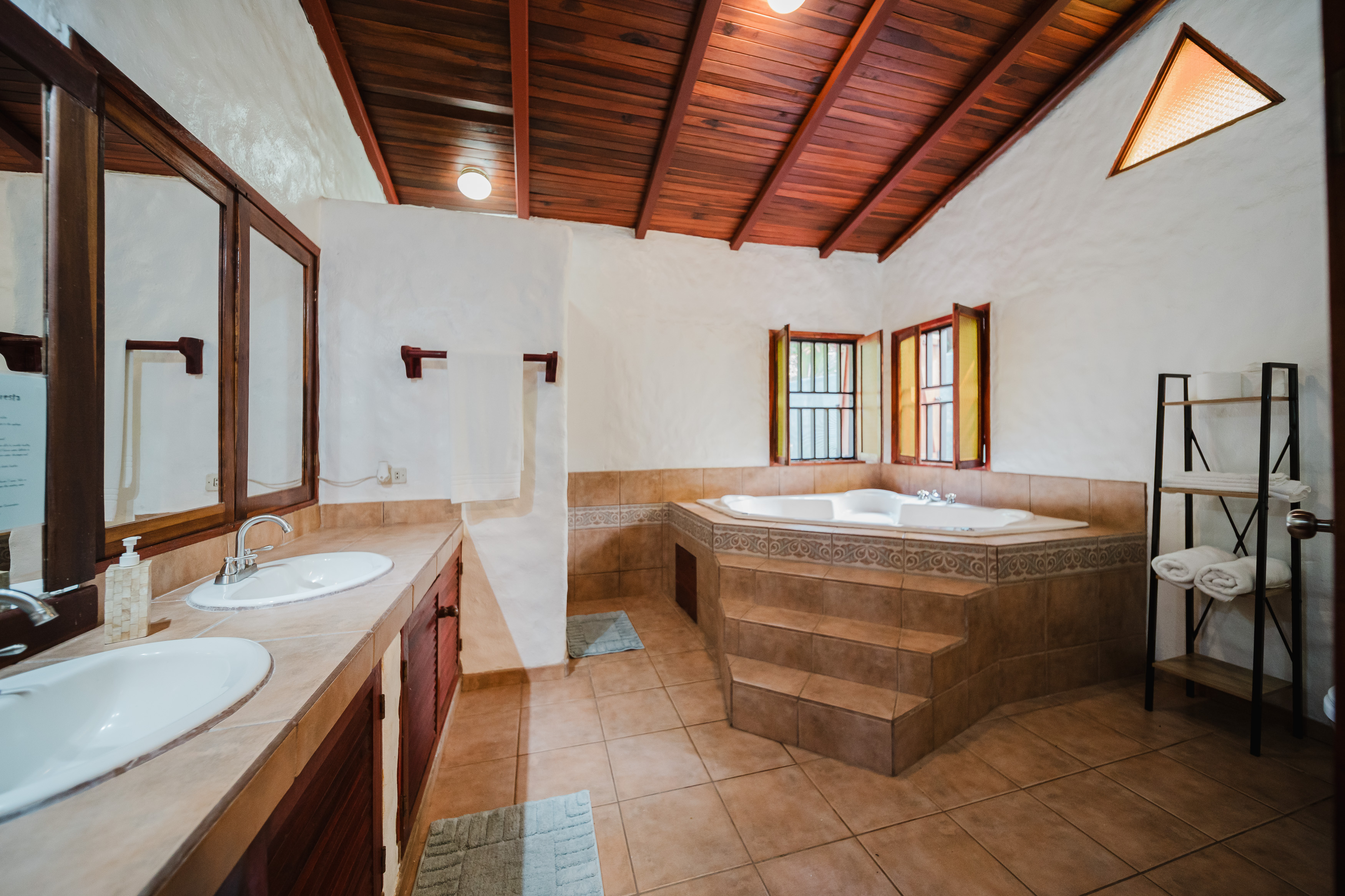 5 bed Single Family Homes For Sale in Manuel Antonio, Puntarenas - thumb 10