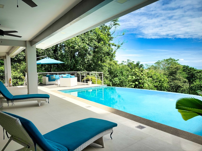 8 bed Single Family Homes For Sale in Cahuita, Limón - 1