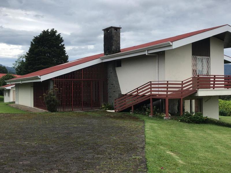 8 bed Single Family Homes For Sale in San Pedro, San Jose - 1