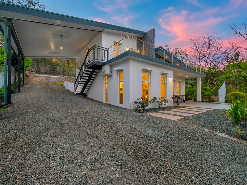 5 bed Single Family Homes For Sale in Tamarindo, Guanacaste - hero 2