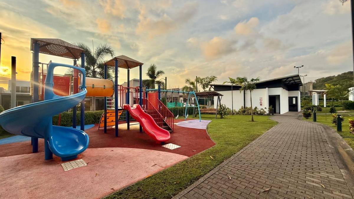 3 bed Single Family Homes For Sale in Herradura, Puntarenas - thumb 11