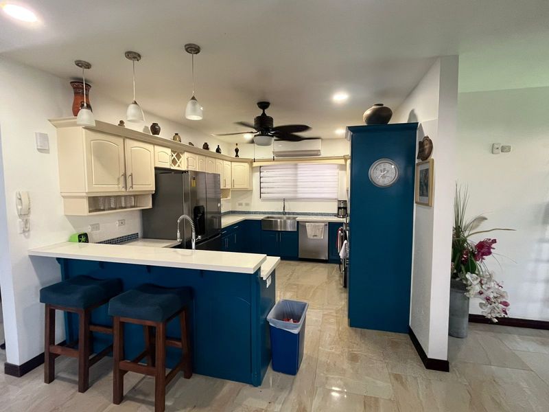 4 bed Single Family Homes For Sale in Jaco, Puntarenas - hero 6