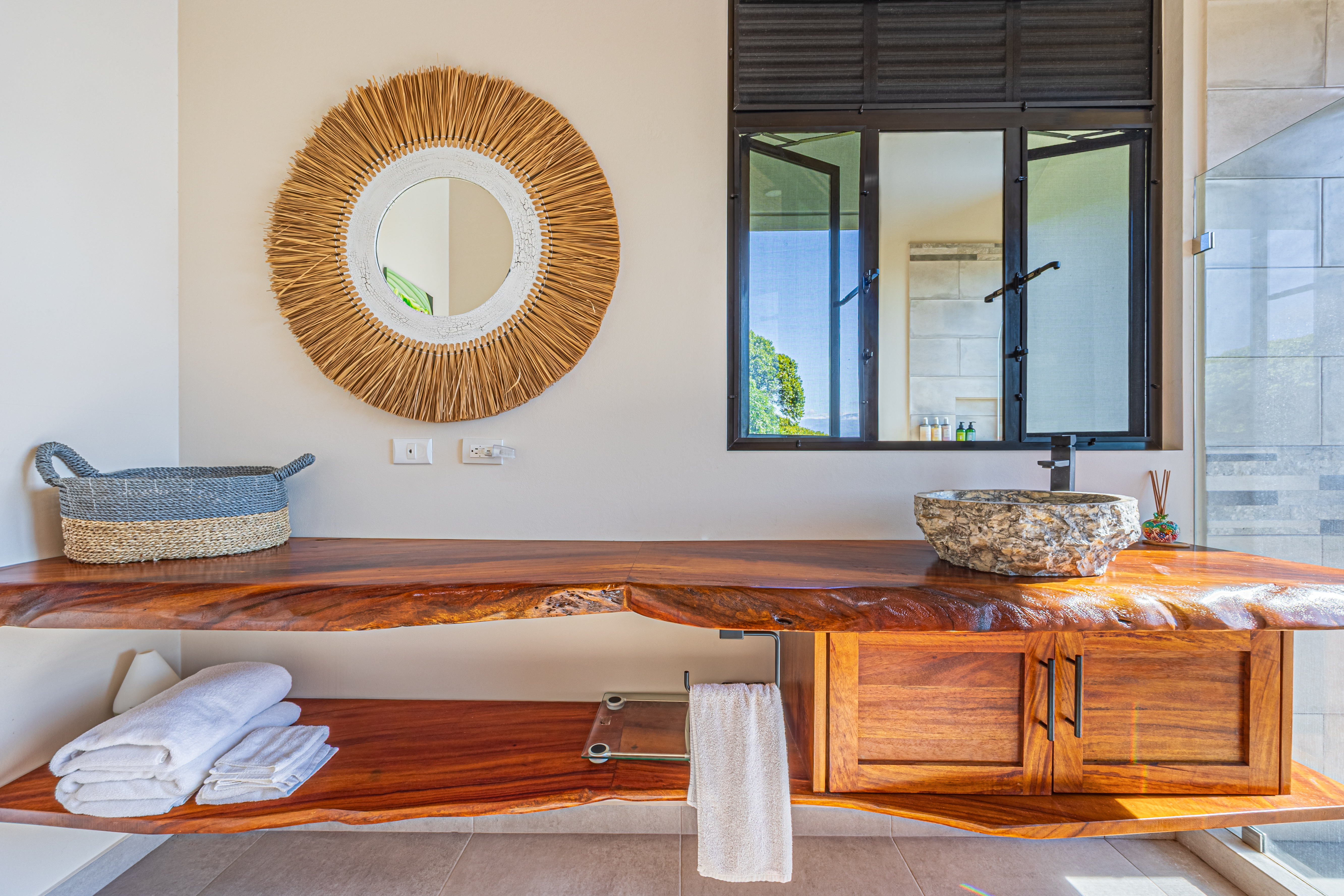 4 bed Single Family Homes For Sale in Manuel Antonio, Puntarenas - thumb 16