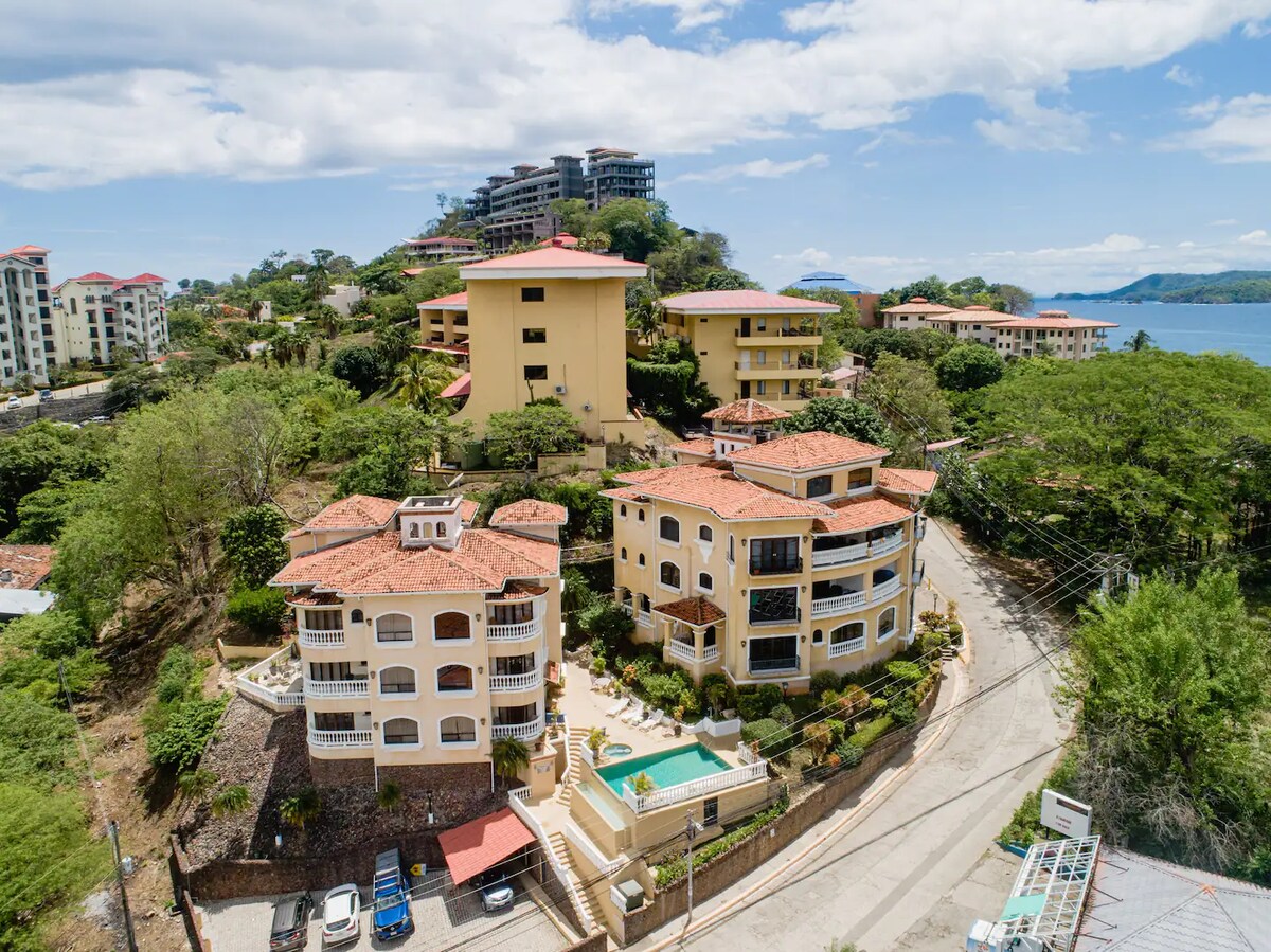 1 bed Condo For Sale in Playa Flamingo, Guanacaste - thumb 1