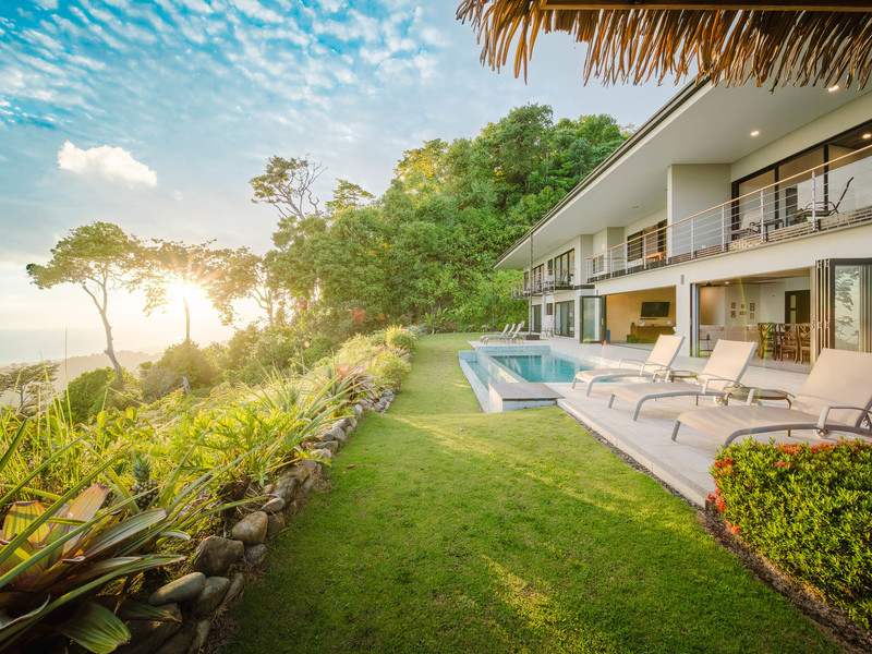 5 bed Single Family Homes For Sale in Dominical, Puntarenas - 1