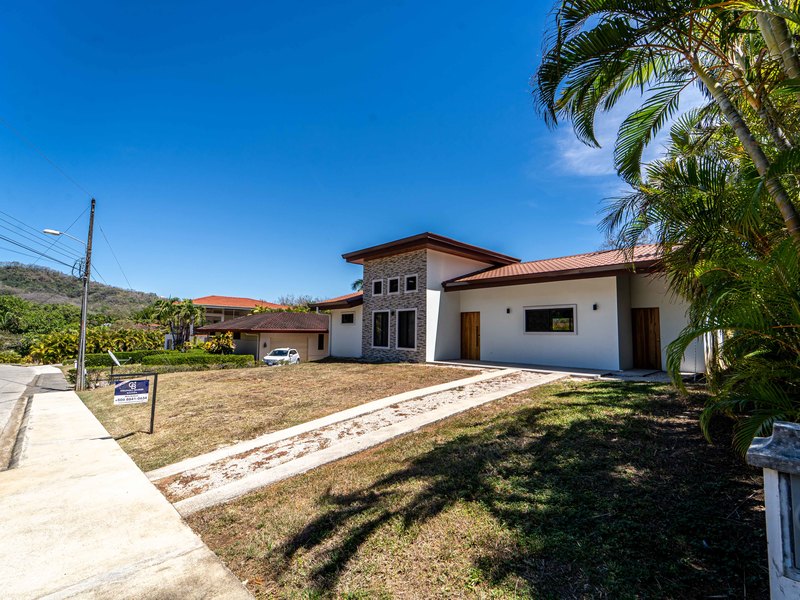 3 bed Single Family Homes For Sale in Playa Carrillo, Guanacaste - hero 6