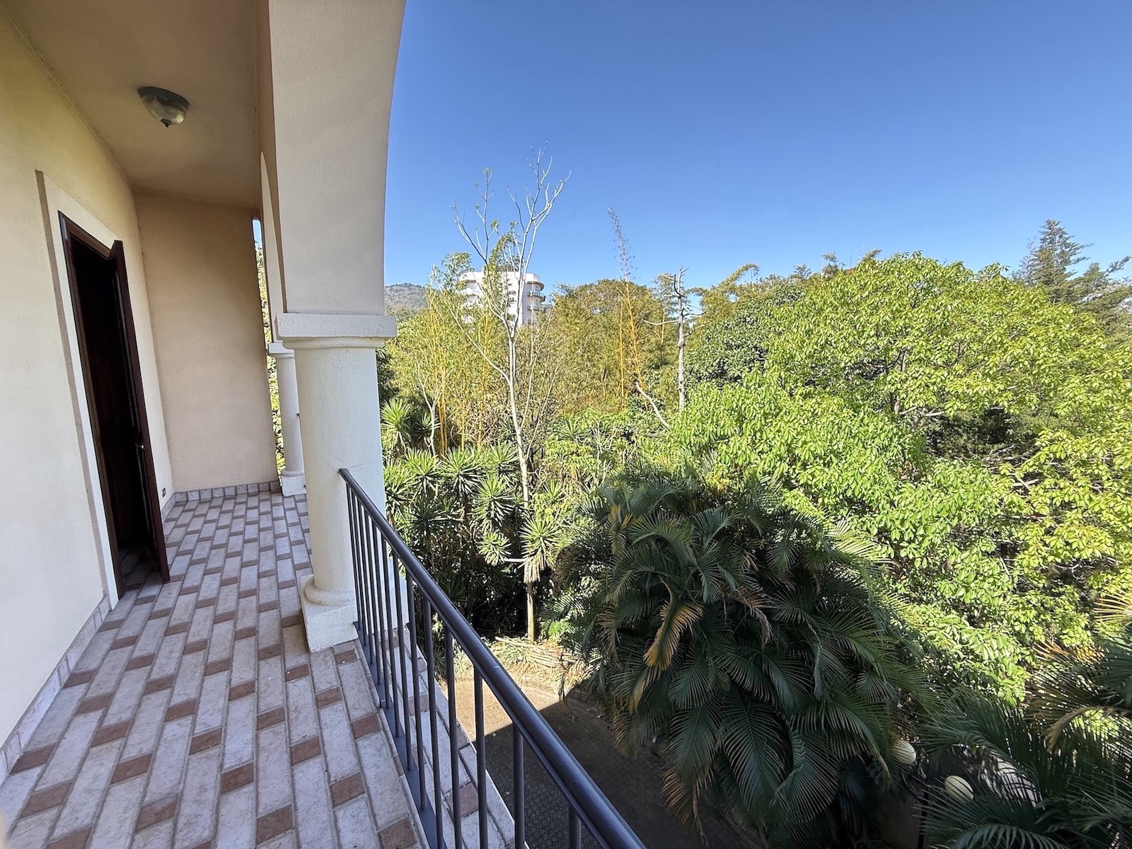 3 bed Apartment For Sale in Escazu, San Jose - thumb 3