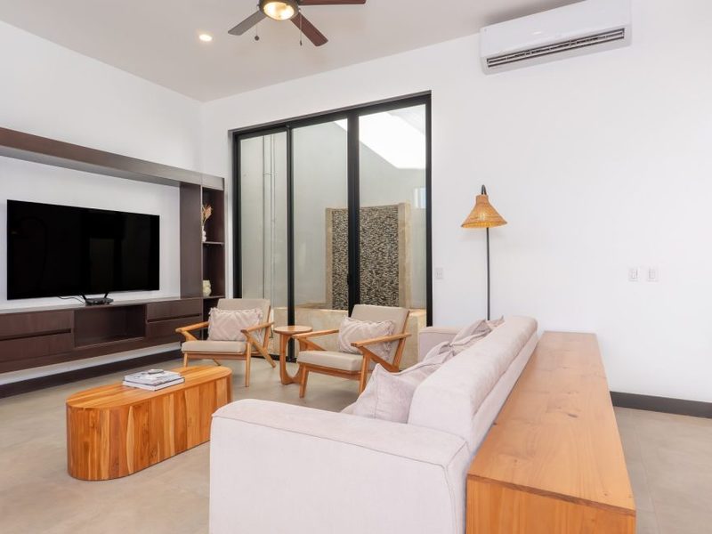 4 bed Single Family Homes For Sale in Tamarindo, Guanacaste - hero 4